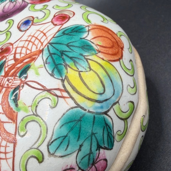 Vintage Chinese Quatrefoil Porcelain Trinket Box Famille Rose Lidded Dish - Picture 15 of 16